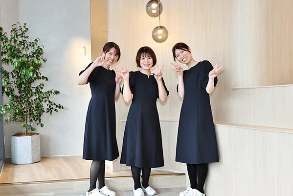受付スタッフで集合写真